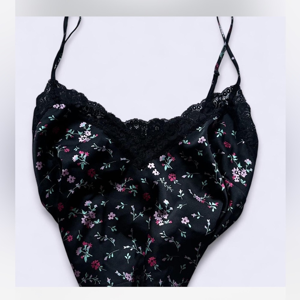 Colsie Black Floral Camisole with Lace